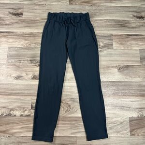 Lululemon On The Fly Pant 28" in Melanite Size 2
